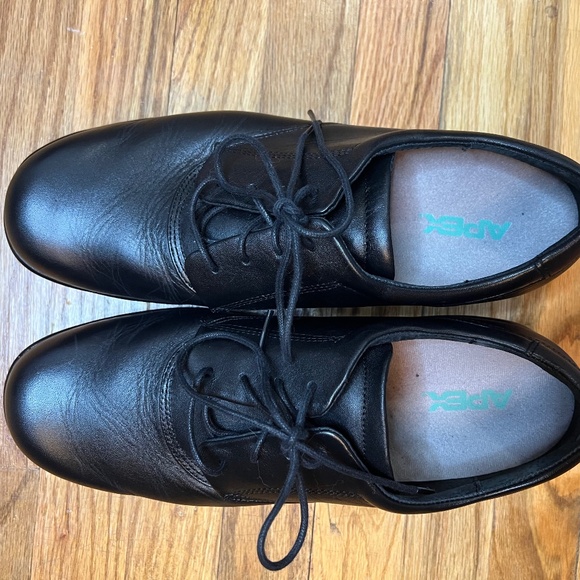 Women's APEX Conform Classic Oxford Dress Shoe - Black - Picture 2 of 6